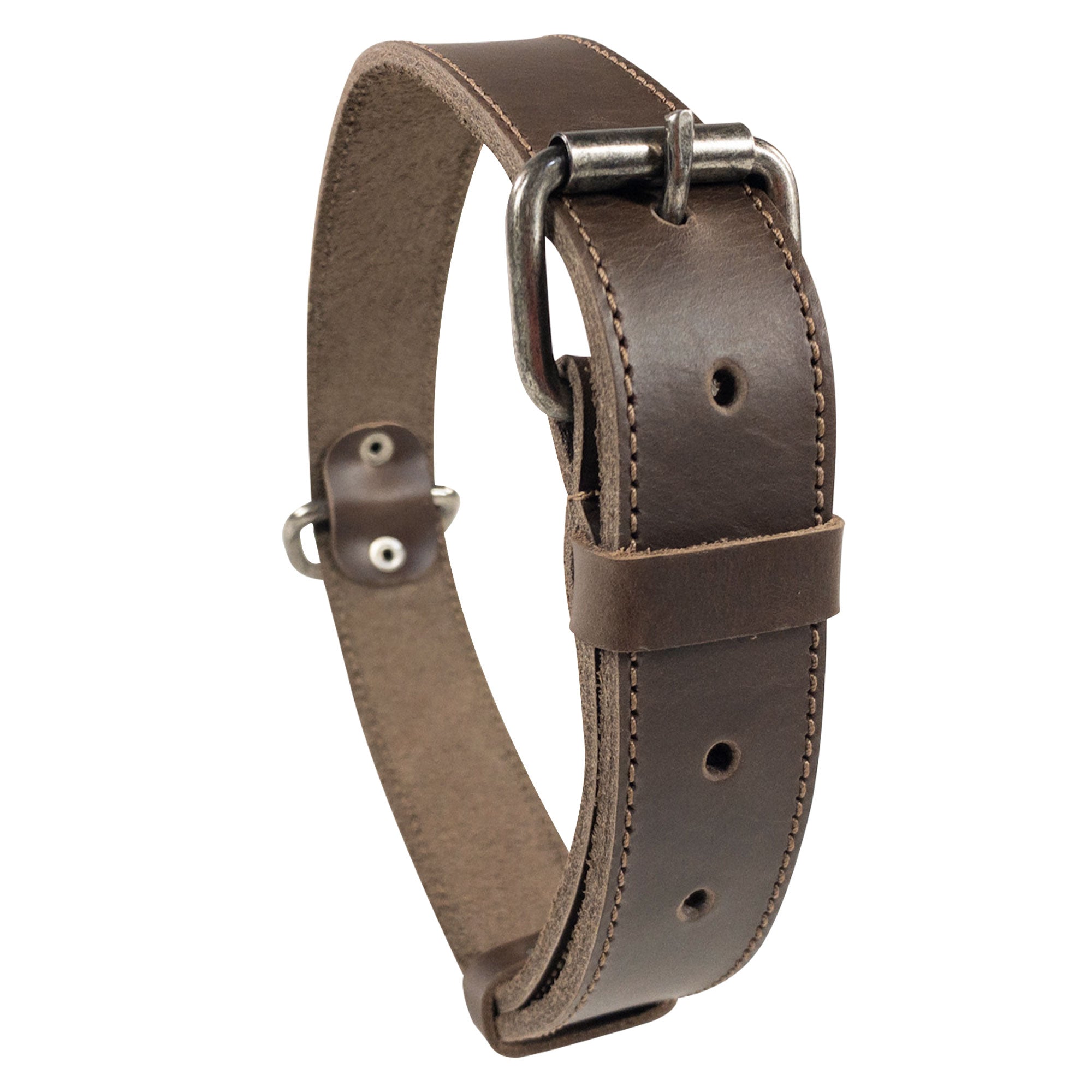 Detailed view of the Classic Dog Collar by Taco Dog, emphasizing its thick full grain leather and sturdy buckle. Perfect as a stylish accessory for your puppy, it serves as an outdoor collar for all adventures. Classic Dog Collar 1.25" Wide, handmade in La Antigua Guatemala.