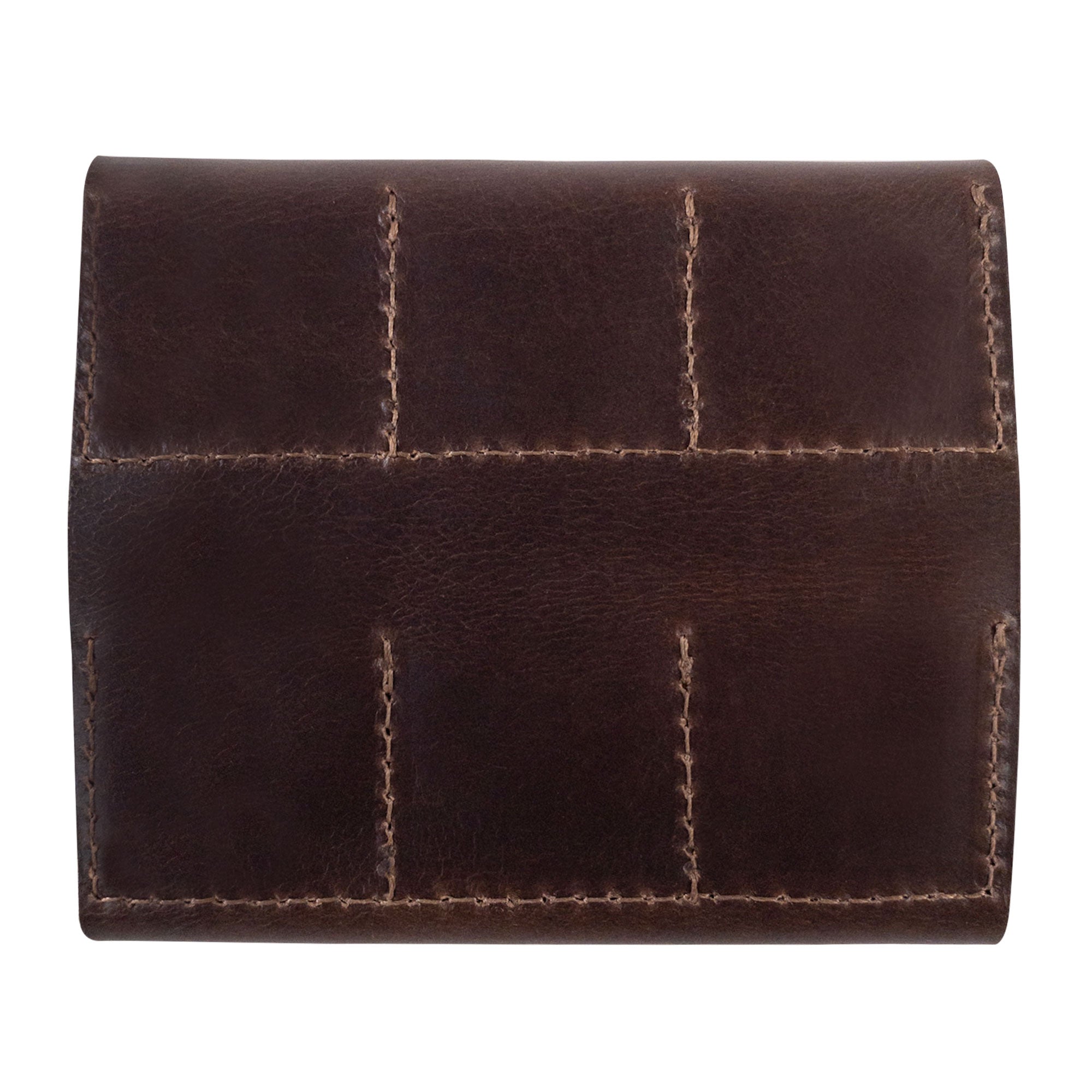 Detailed view of tocame's Guitar String Case with 6 Slots for Picks, emphasizing its elegant stitching and leather finish. This Guitar String Case with 6 Slots for Picks is an essential Guitar String Holder for Electric & Acoustic Guitar, made from Full Grain Leather and hand sewn by artisans in La Antigua Guatemala.
