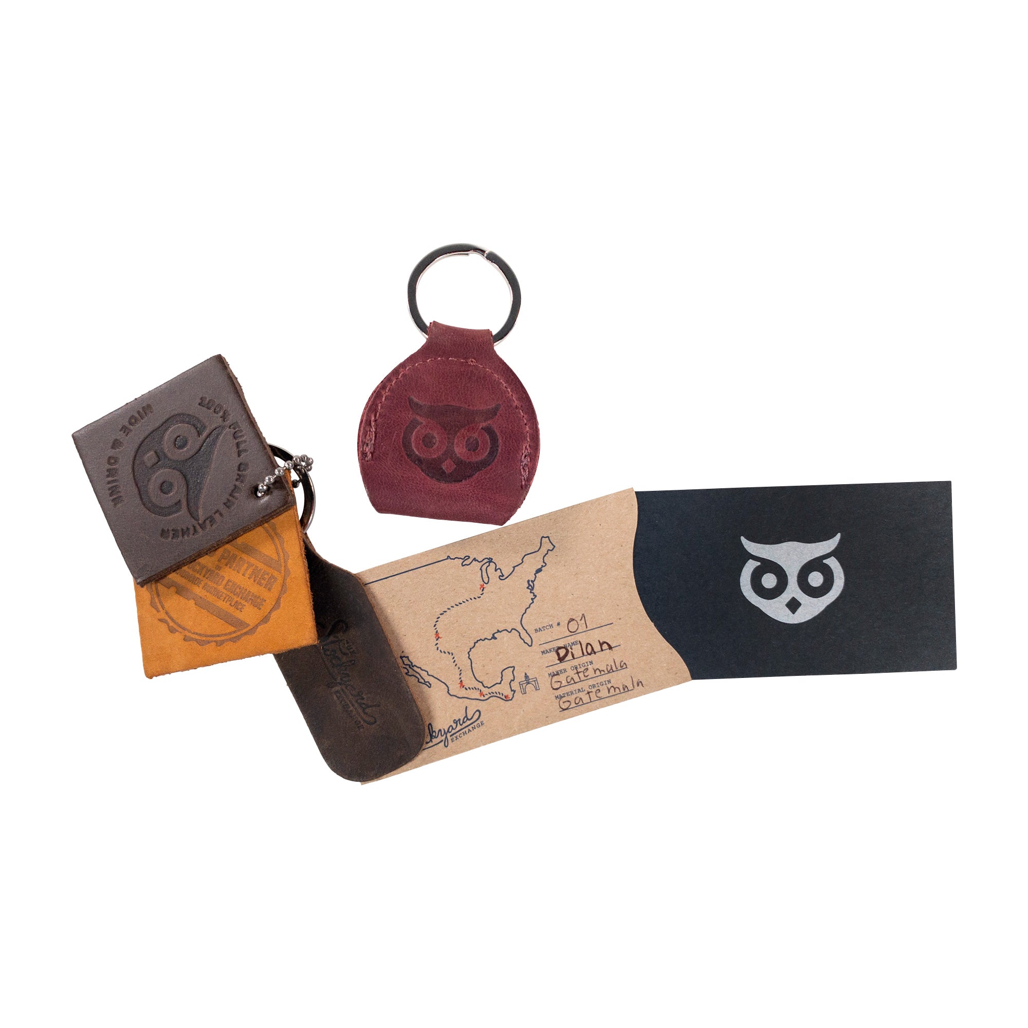 Dimensions of the Key Chain & Guitar Pick Holder by Hide & Drink shown alongside a measuring tool. This Guitar Pick Holder with Ring is designed as an efficient key organizer for guitar players, illustrating its compact design made from Full Grain Leather. Highlights of small batch production are evident through its Hand Cut and Hand Sewn features, showcasing a fire branded logo, handmade in La Antigua Guatemala & Oaxaca Mexico.
