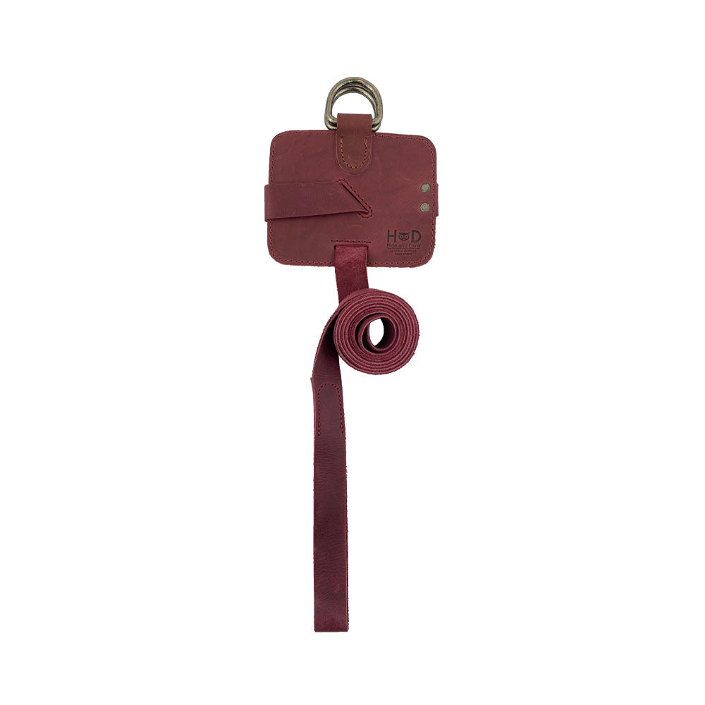 A simple overview of the Hide & Drink Book Strap Carrier, showcasing its quality and craftsmanship. Handmade from Full Grain Leather in La Antigua Guatemala, it’s ideal for book lovers wanting to carry in style.