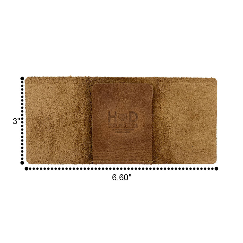 Showcasing the front of the Hide & Drink Minimalist Wallet Bills Only, this wallet highlights its soft Full Grain Leather finish. This Ultra Minimalist Wallet not only functions as a cash organizer but also signifies the artisanal craftsmanship that goes into every handmade piece.