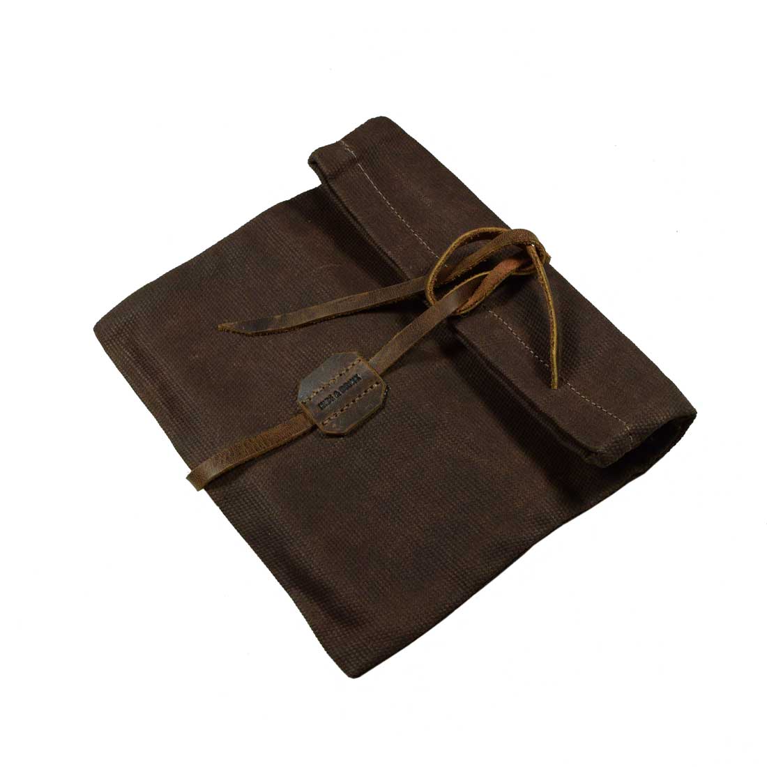 Discover Hide & Drink's Rolling Pouch, a practical Survival Roll Top Pouch made from premium Waxed Canvas & Full Grain Leather. This artisan-crafted lightweight case is perfect for your outdoor adventures, handmade in La Antigua Guatemala & Oaxaca, Mexico.
