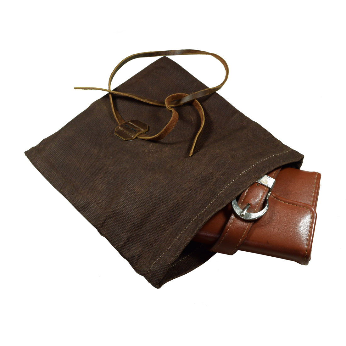 Hide & Drink's Rolling Pouch is an artisan Survival Roll Top Pouch crafted from sturdy Waxed Canvas & Full Grain Leather. Ideal as a lightweight case for your classic traveling & camping essentials, handmade in La Antigua Guatemala & Oaxaca, Mexico.